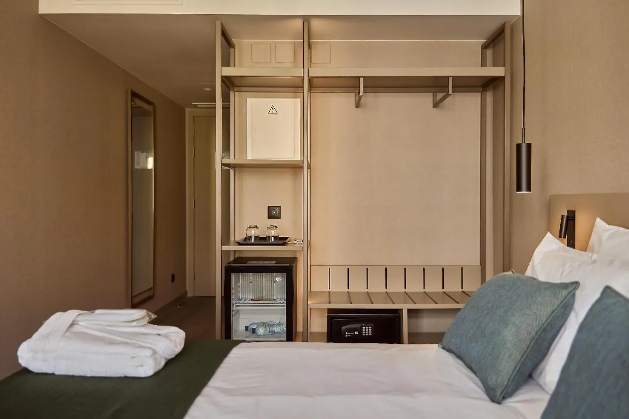 Omid Saldanha Hotel Lisbon