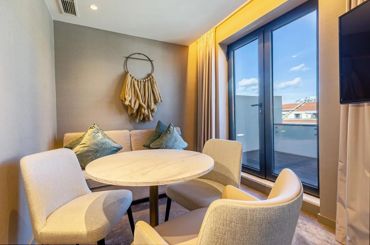 Omid Saldanha Hotel Lisbon