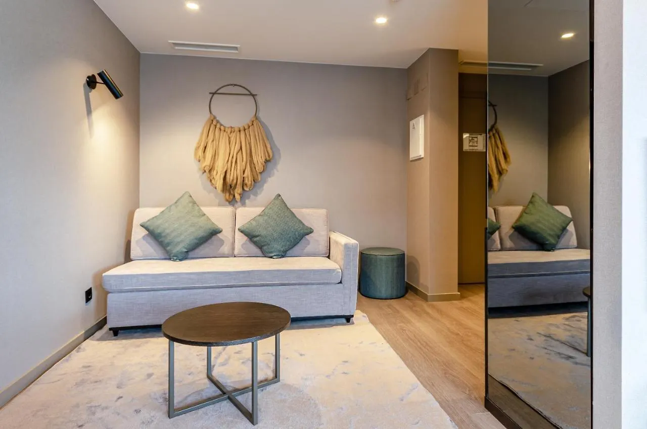 Omid Saldanha Hotel Lisbon